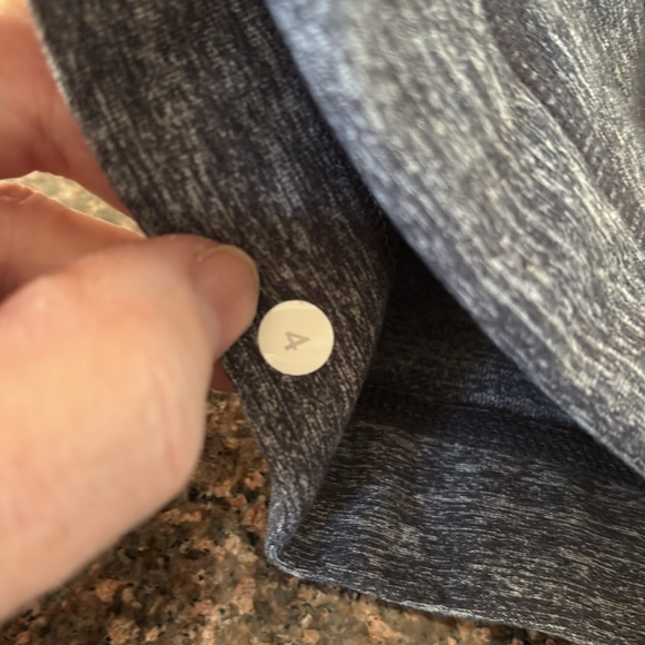 LULULEMON LADIESS GRAY HALF ZIP VENTED HOODIE THUMB HOLES SHIRT-4 - Picture 6 of 14